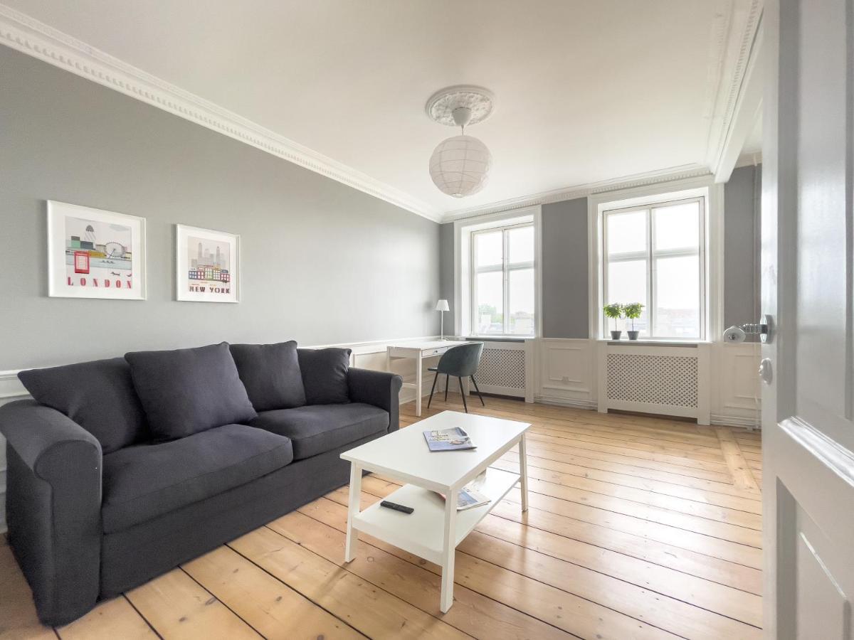 Stylish Classic Danish Design Apartment Копенгаген Экстерьер фото
